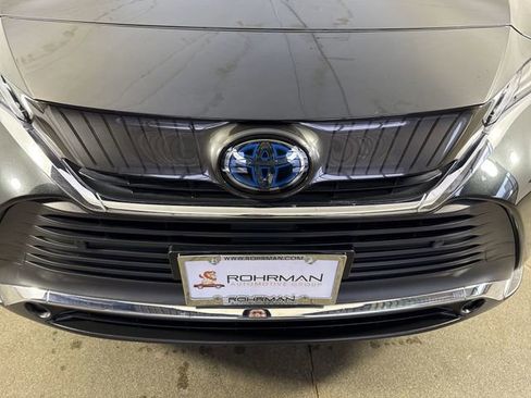 Used 2021 Toyota Venza LE image 26