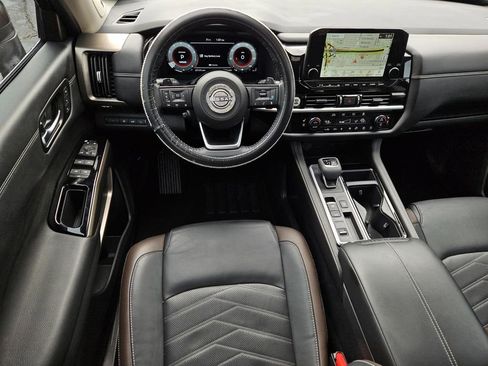 Certified 2024 Nissan Pathfinder Platinum image 17