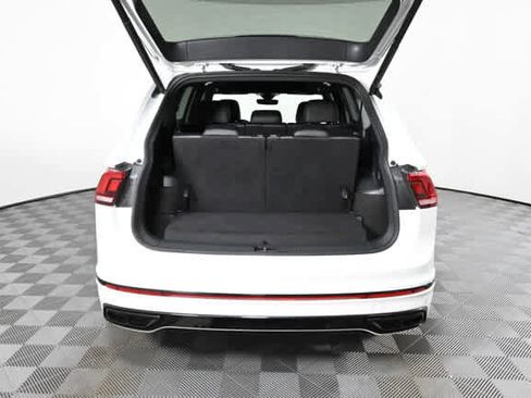 Used 2024 Volkswagen Tiguan SE R-Line FWD image 8