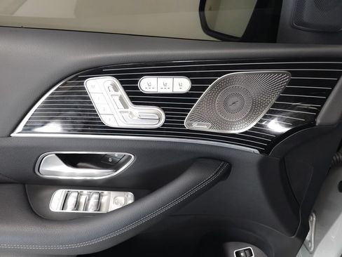 Used 2025 Mercedes-Benz GLE 450e 4MATIC image 6