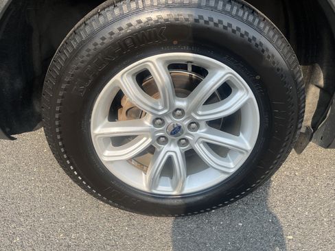 Used 2021 Ford Explorer 4WD w/ Class III Trailer Tow Package image 9