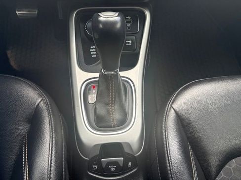 Used 2018 Jeep Compass Latitude w/ Cold Weather Group AWD/4WD image 28