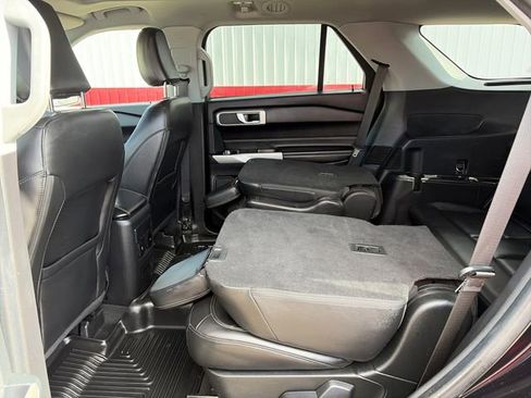 Used 2022 Ford Explorer XLT w/ Equipment Group 202A image 38