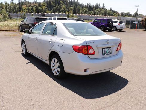 Used 2010 Toyota Corolla LE FWD image 7