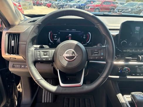 Used 2024 Nissan Pathfinder Platinum FWD image 21