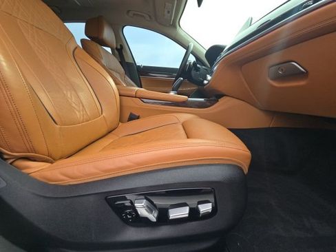 Used 2020 BMW 750i xDrive w/ Luxury Rear Seating Package image 18