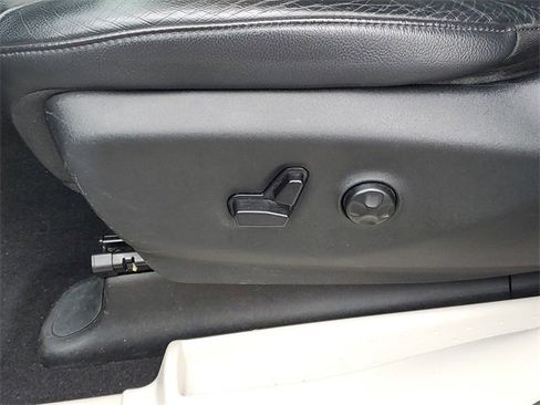 Used 2017 Chrysler Pacifica Touring-L image 15