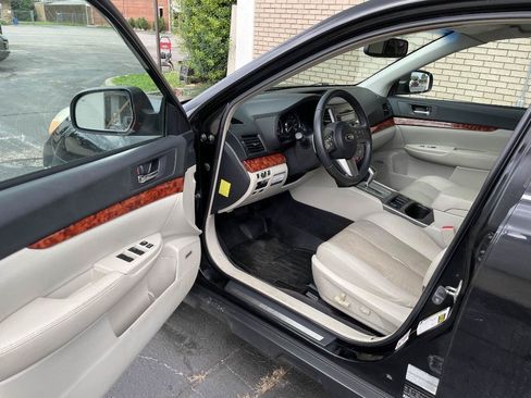 Used 2010 Subaru Outback 3.6R Limited AWD/4WD image 25