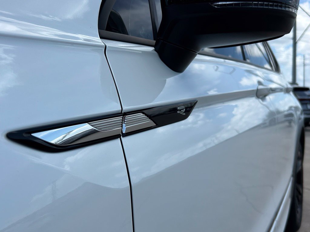 Certified 2023 Volkswagen Tiguan SE R-Line FWD image 33
