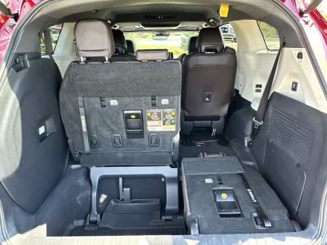Used 2023 Toyota Sienna Platinum AWD/4WD image 26