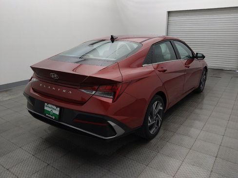 Used 2025 Hyundai Elantra SEL FWD image 9