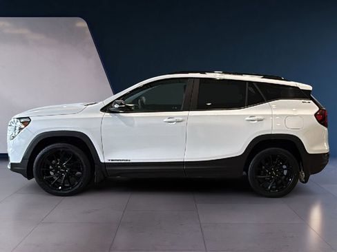 Used 2023 GMC Terrain SLE w/ Driver Convenience Package image 4