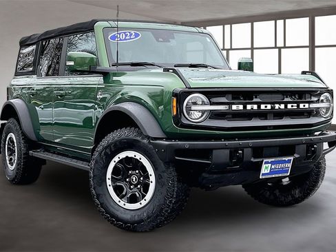 Used 2022 Ford Bronco Outer Banks w/ Sasquatch Package image 3