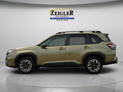 Used 2025 Subaru Forester Premium w/ Convenience Package #1 AWD/4WD image 4
