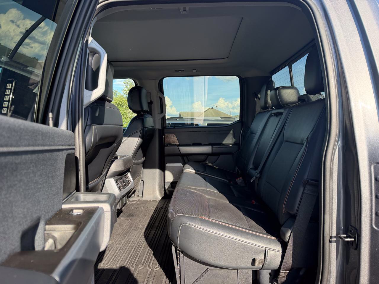 Used 2024 Ford F250 Lariat w/ Lariat Ultimate Package AWD/4WD image 8