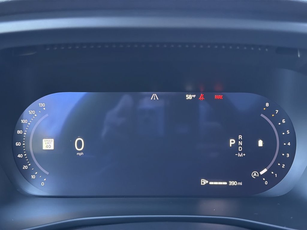 Certified 2025 Volvo XC40 B5 Plus AWD/4WD image 19