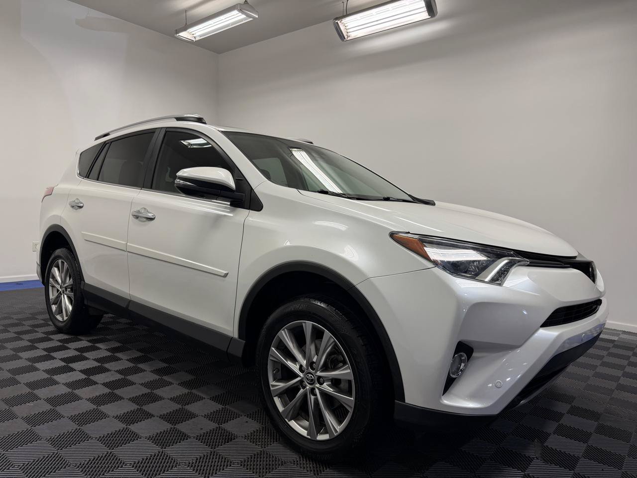 Used 2017 Toyota RAV4 Limited w/ Advanced Technology Package FWD image 1