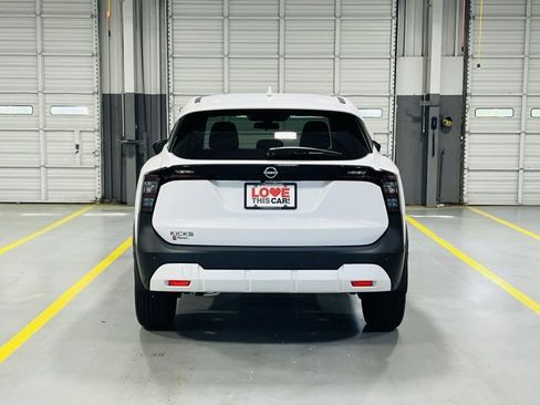 New 2025 Nissan Kicks SV image 14