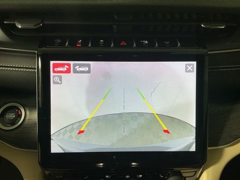 Used 2023 Jeep Grand Cherokee Limited w/ Luxury Tech Group II image 12