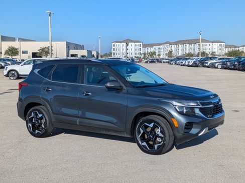 Certified 2025 Kia Seltos EX w/ EX Sunroof Package image 2