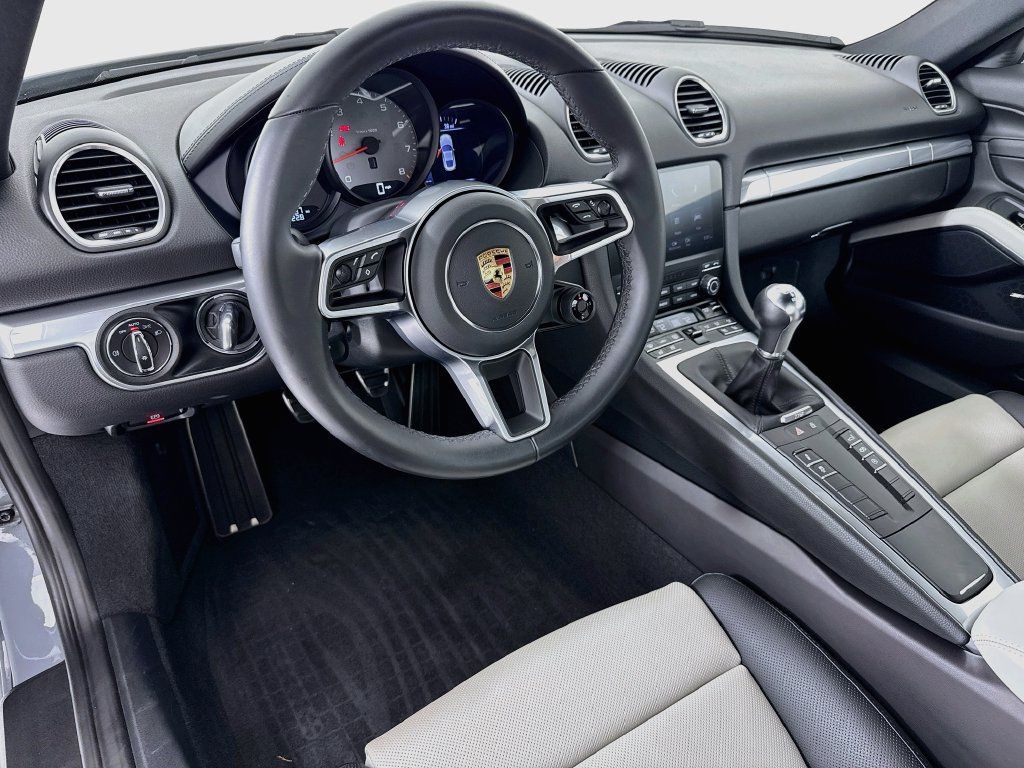 Certified 2024 Porsche 718 Cayman S RWD image 4