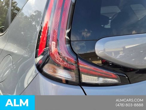 Used 2025 Kia Soul LX w/ LX Technology Package FWD image 10