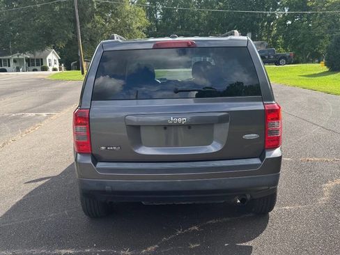 Used 2016 Jeep Patriot Latitude w/ Sun/Sound Group image 7