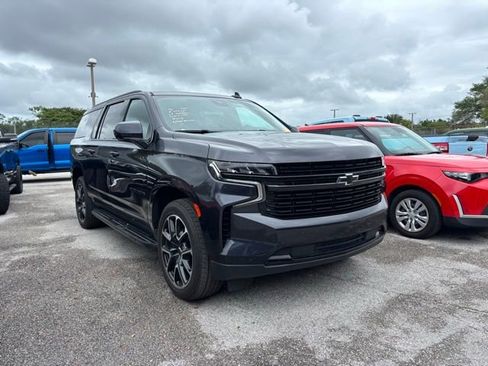 Used 2023 Chevrolet Suburban RST RWD image 2
