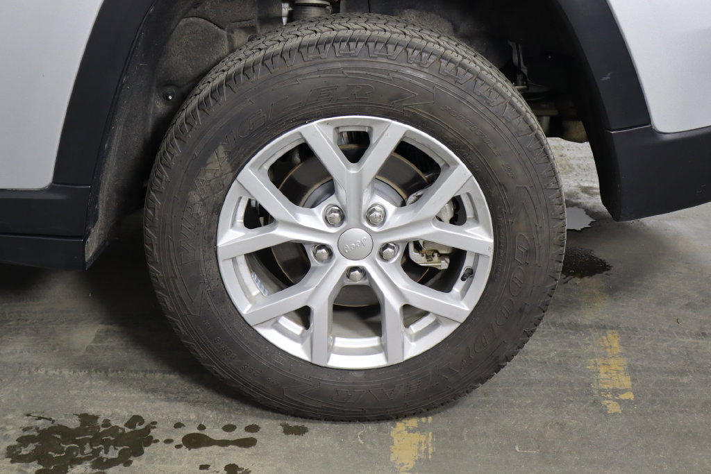 Used 2024 Jeep Grand Cherokee Limited AWD/4WD image 46