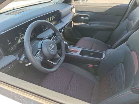 New 2026 Nissan Kicks SR image 3