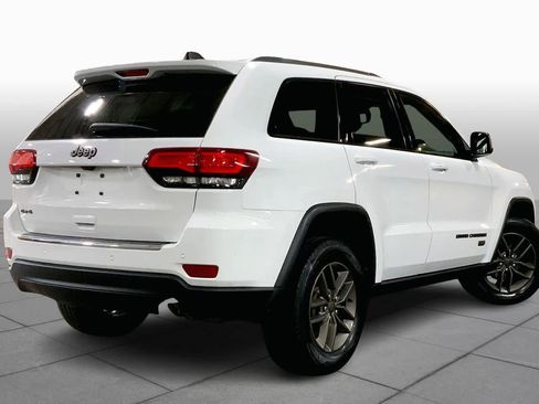 Used 2016 Jeep Grand Cherokee Laredo 75th Anniversary image 12