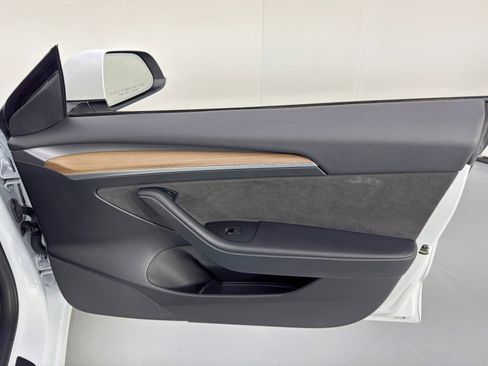 Used 2023 Tesla Model 3 Standard Range image 44