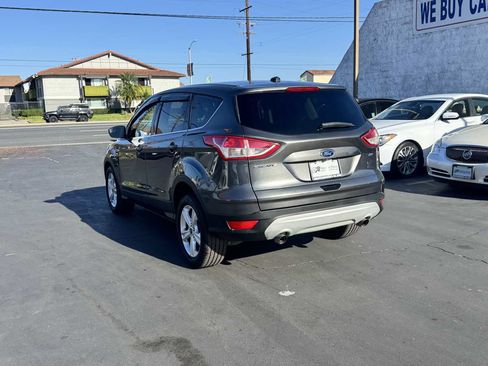 Used 2015 Ford Escape SE FWD image 2