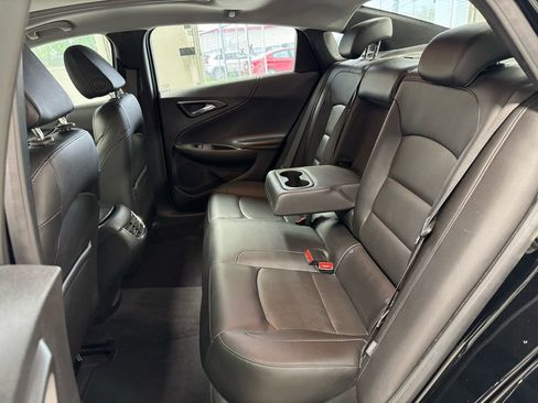 Used 2020 Chevrolet Malibu LT w/ Leather Package FWD image 24