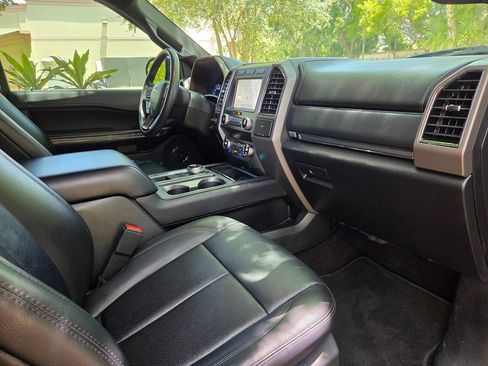 Used 2020 Ford Expedition XLT w/ Equipment Group 202A RWD image 9