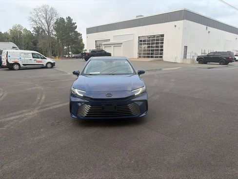 Used 2025 Toyota Camry XLE FWD image 22