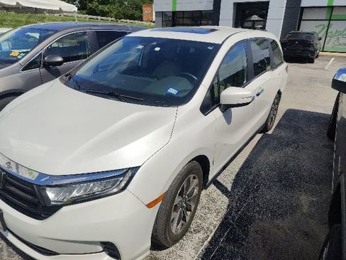 Used 2024 Honda Odyssey EX-L image 3