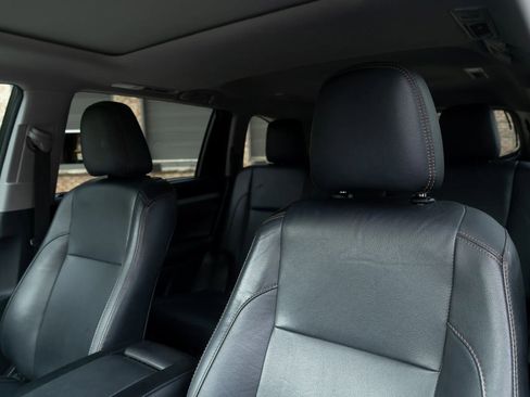 Used 2017 Toyota Highlander XLE w/ Carpet Mat Package image 17