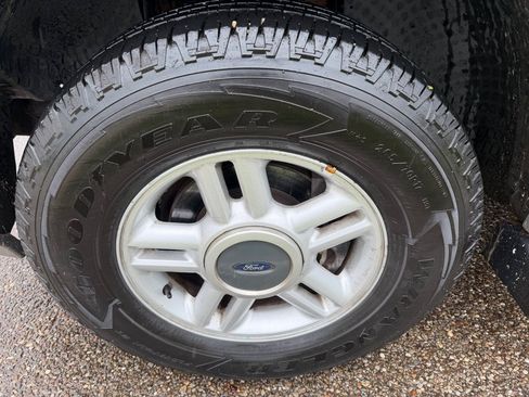 Used 2003 Ford Expedition XLT AWD/4WD image 18