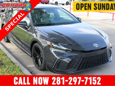 Used 2026 Toyota Camry SE FWD image 1