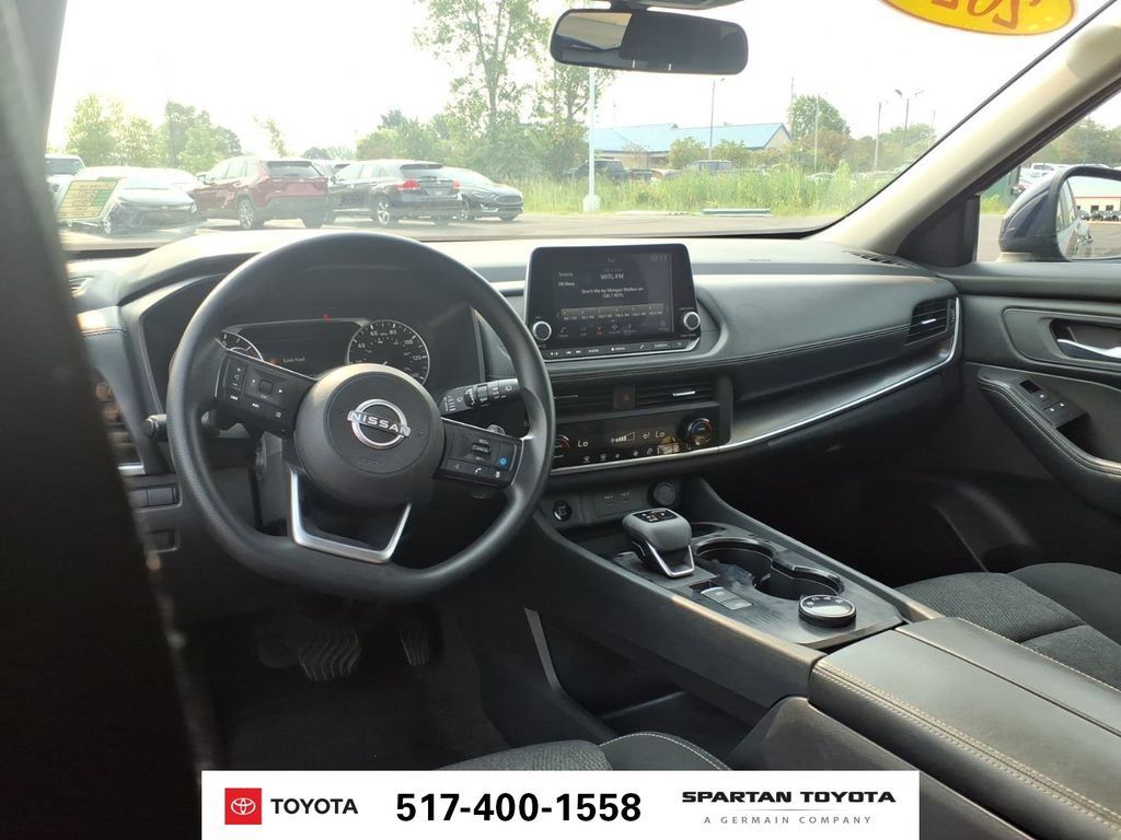 Used 2024 Nissan Rogue SV AWD/4WD image 13