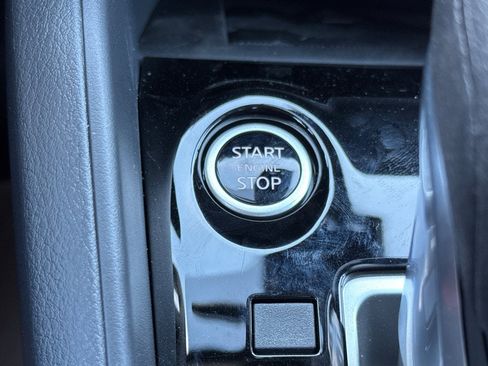 New 2025 Nissan Versa SR w/ Trunk Package image 18