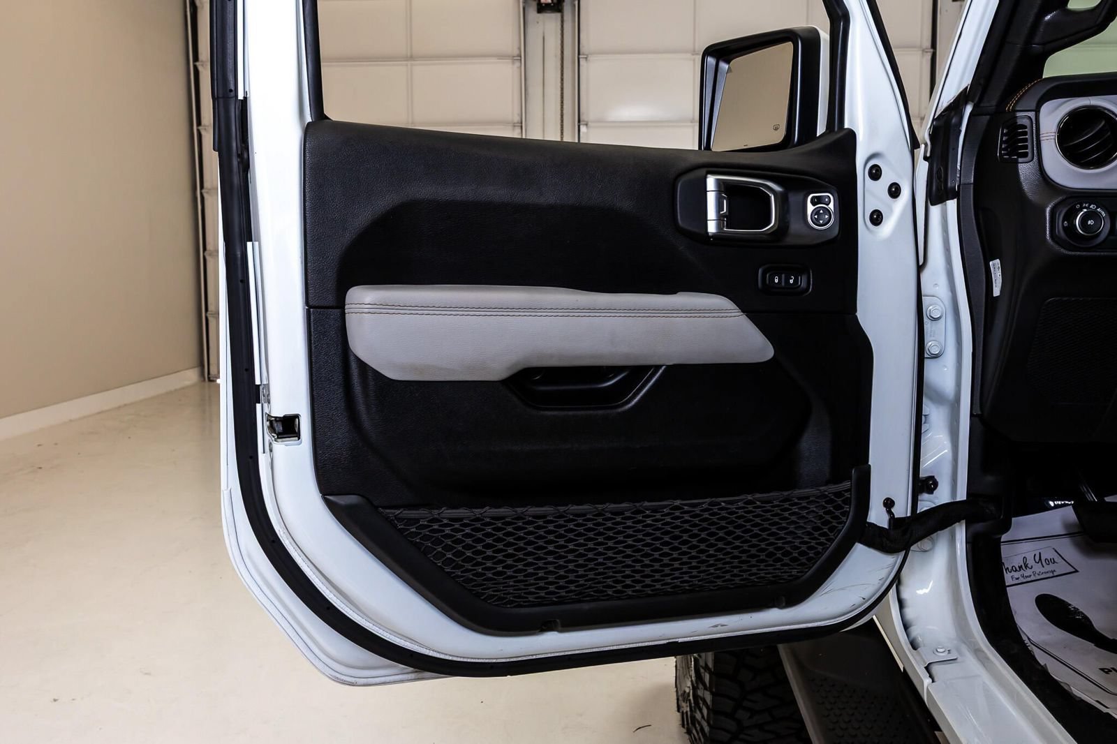 Used 2022 Jeep Wrangler Unlimited Sahara AWD/4WD image 35