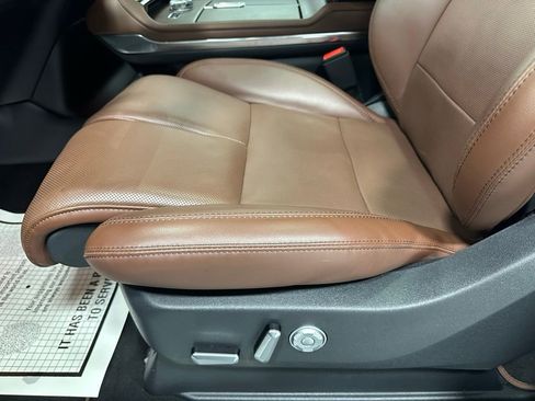 Used 2025 Lincoln Navigator Reserve image 13