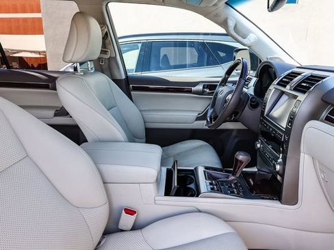 Used 2018 Lexus GX 460 Luxury w/ Preferred Accessory Package AWD/4WD image 18