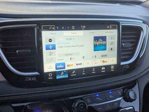 New 2026 Chrysler Pacifica Limited image 14