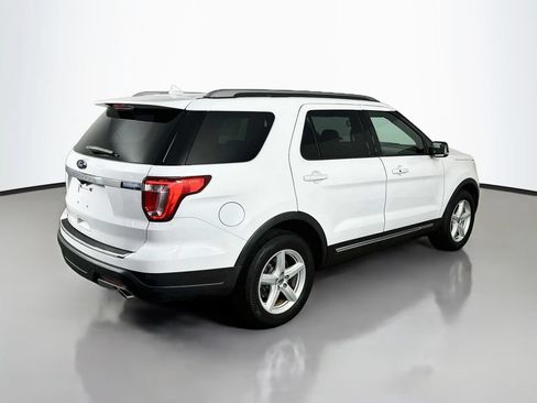 Used 2018 Ford Explorer XLT w/ Equipment Group 201A FWD image 7