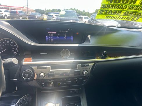 Used 2015 Lexus ES 350 w/ Premium Package FWD image 15