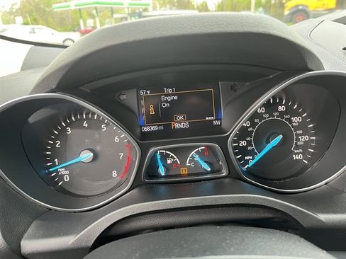 Used 2017 Ford Escape S FWD image 22
