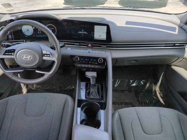Used 2025 Hyundai Elantra SEL FWD image 13